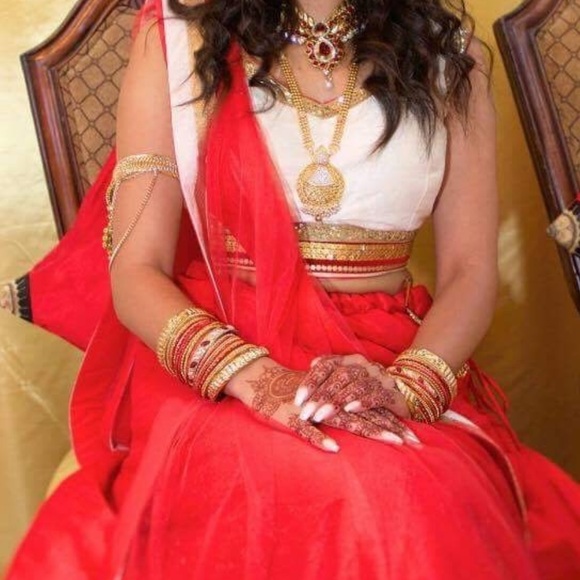 Red and white lehenga - Picture 5 of 6